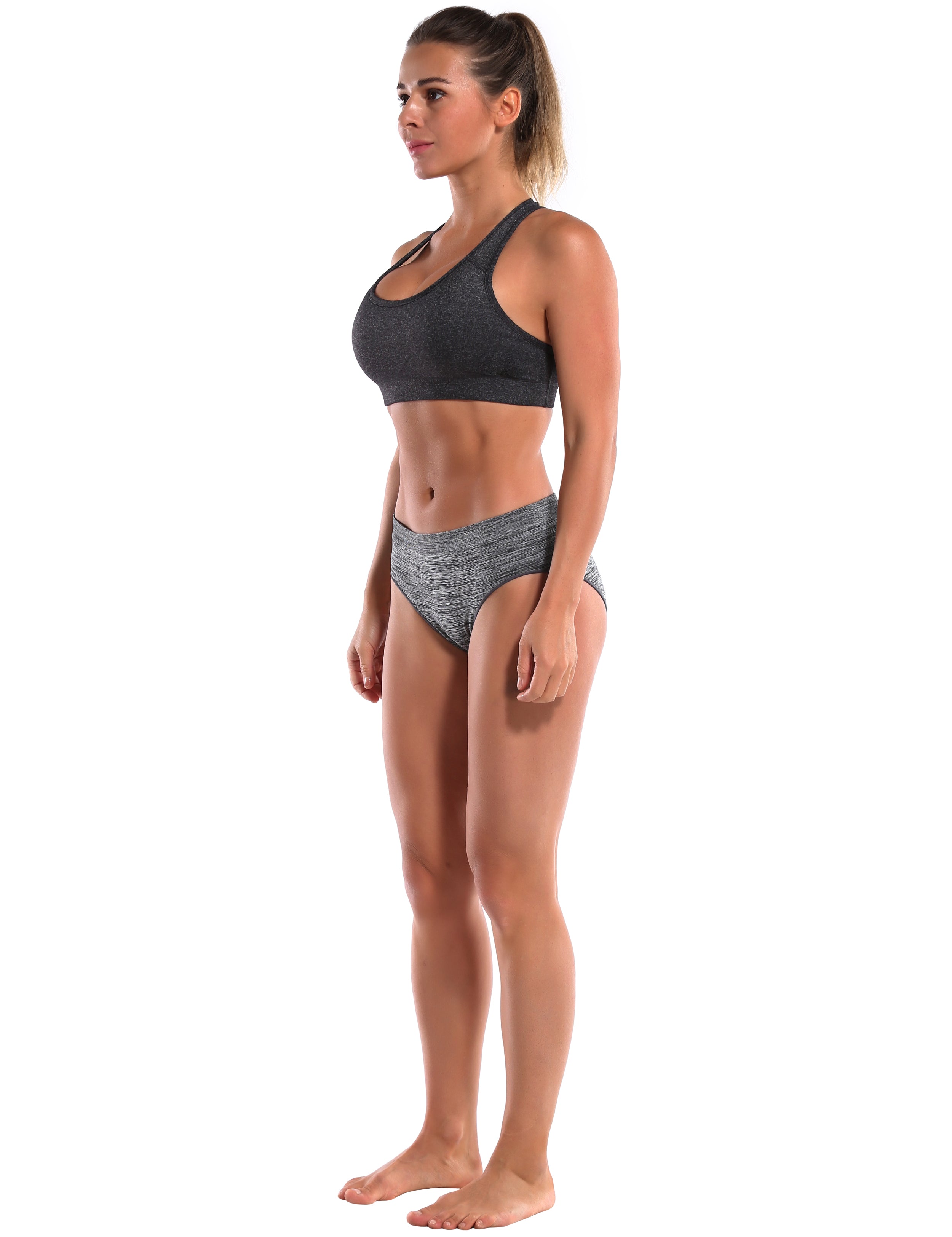 Seamless Sport Bikini Panties heathercharcoal Sleek, smooth and streamlined: designed in our extra-soft knit material, this seamless thong embraces everyday comfort. Here with an allover heathered effect. Weave threads one by one High elasticity Softest-ever fabric Unsealed Comfortable No back coverage Machine wash.