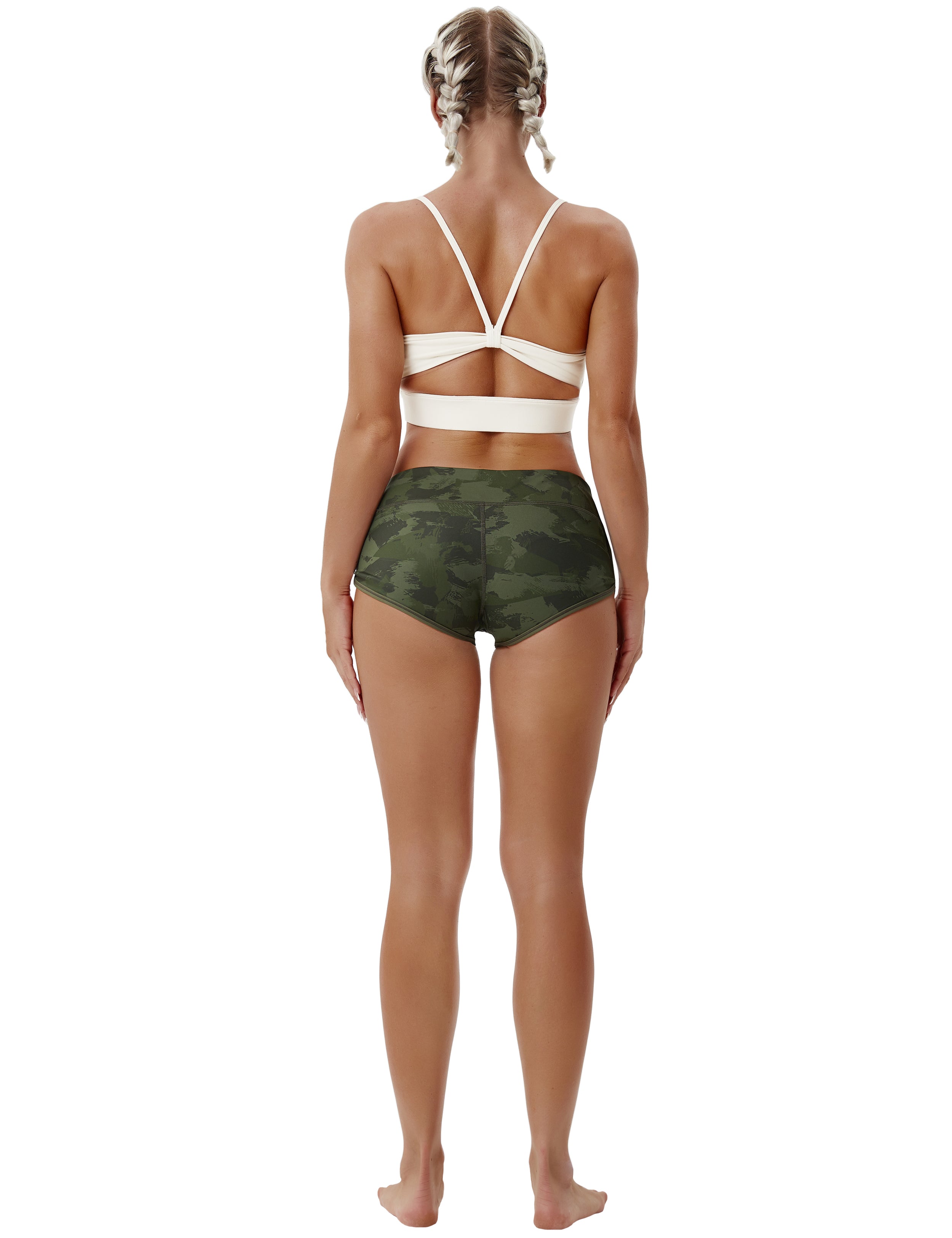 Printed Booty yogastudio Shorts green brushcamo Sleek, soft, smooth and totally comfortable: our newest sexy style is here. Softest-ever fabric High elasticity High density 4-way stretch Fabric doesn't attract lint easily No see-through Moisture-wicking Machine wash 78% Polyester, 22% Spandex